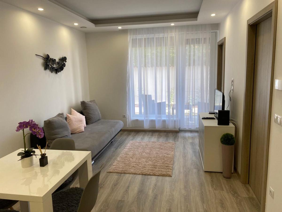 Oasis Apartman ハイデゥソボスロー エクステリア 写真