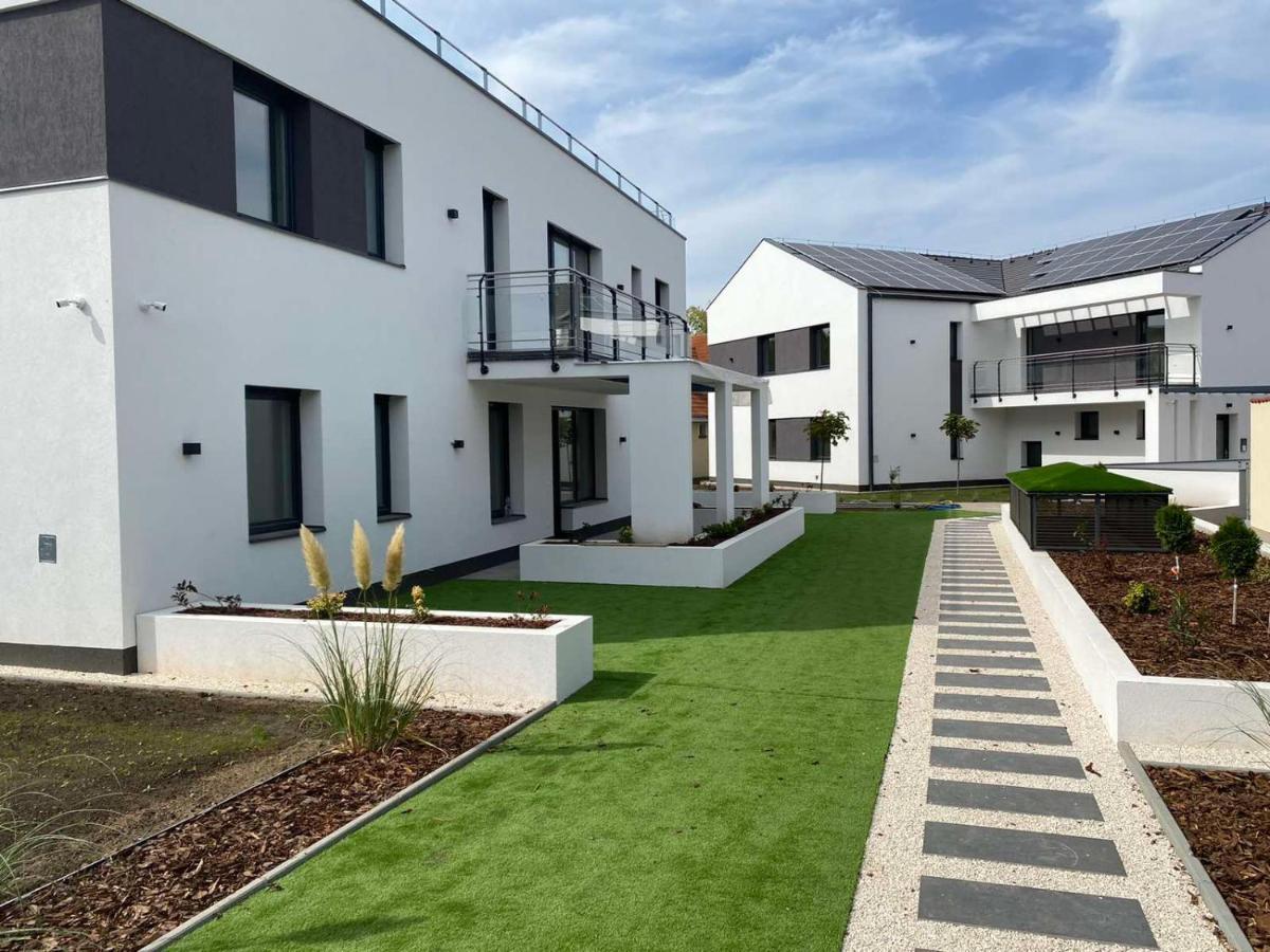 Oasis Apartman ハイデゥソボスロー エクステリア 写真