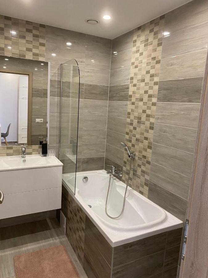 Oasis Apartman ハイデゥソボスロー エクステリア 写真