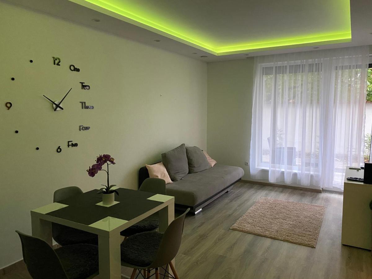 Oasis Apartman ハイデゥソボスロー エクステリア 写真